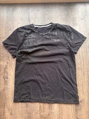 Vintage Y2K Style Distressed Graphic Print T-Shirt with Grunge Aesthetic